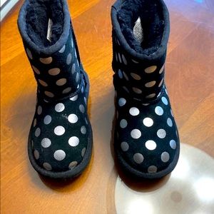 Girls Ugg boot size 9